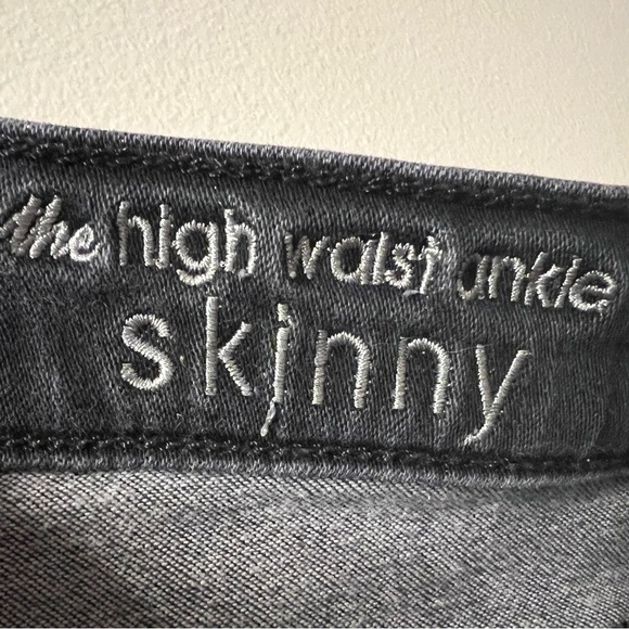 7 For All Mankind Distressed Skinny Jeans / Black Vintage Wash / US Ladies 26 - Picture 6 of 10